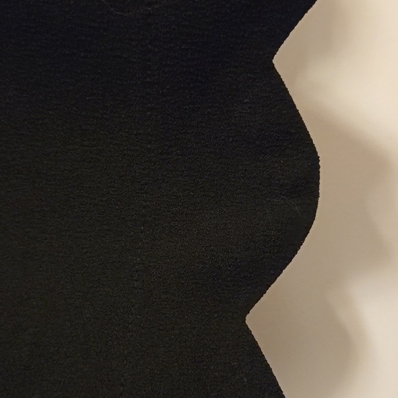 Monteau High Waisted Scalloped Shorts - Picture 2 of 6